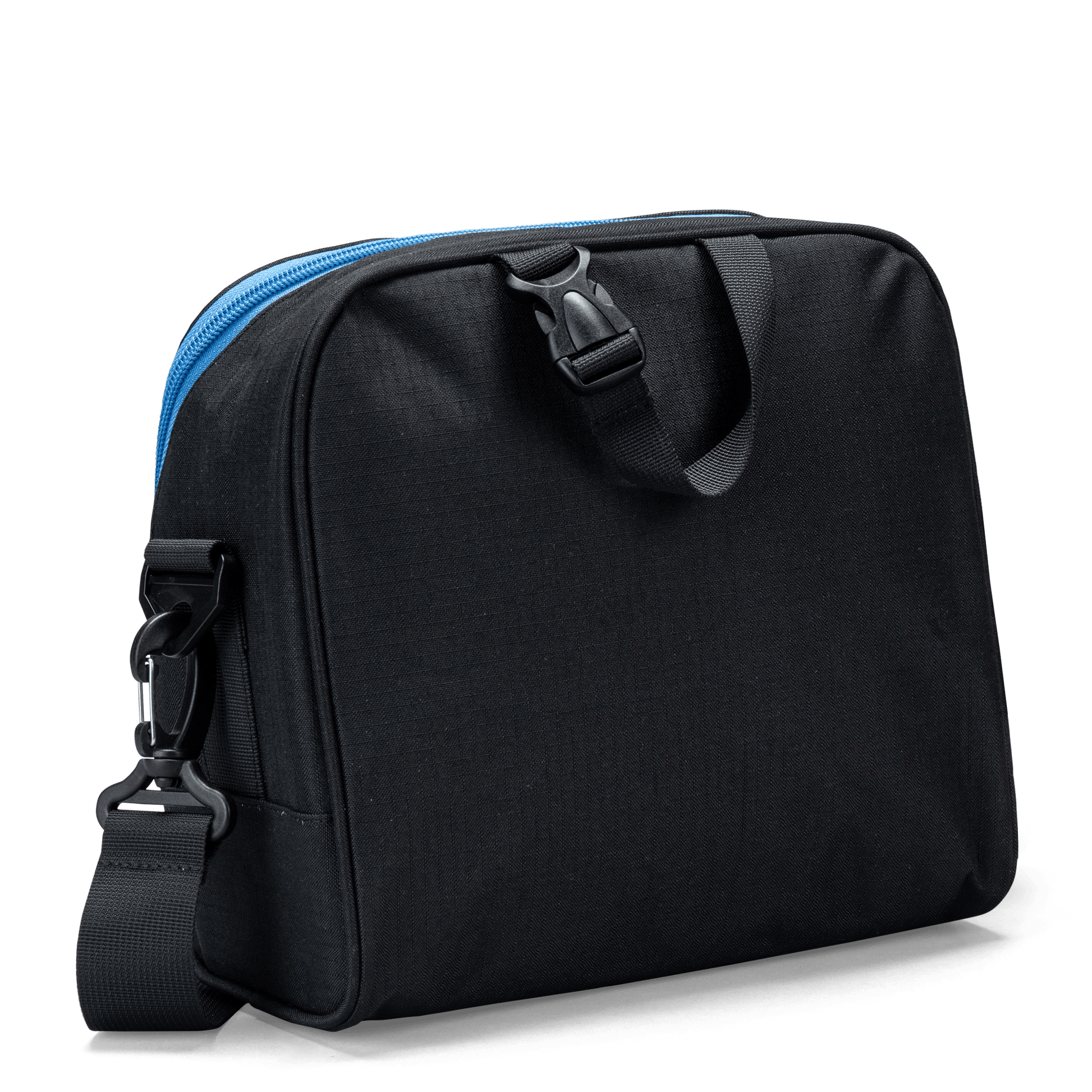 The carry handle on a black Totem lunch bag with a blue zip.