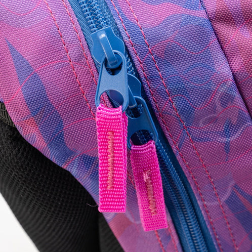 A close-up of dual blue zips with hot-pink pullers on a Savvy School bag.