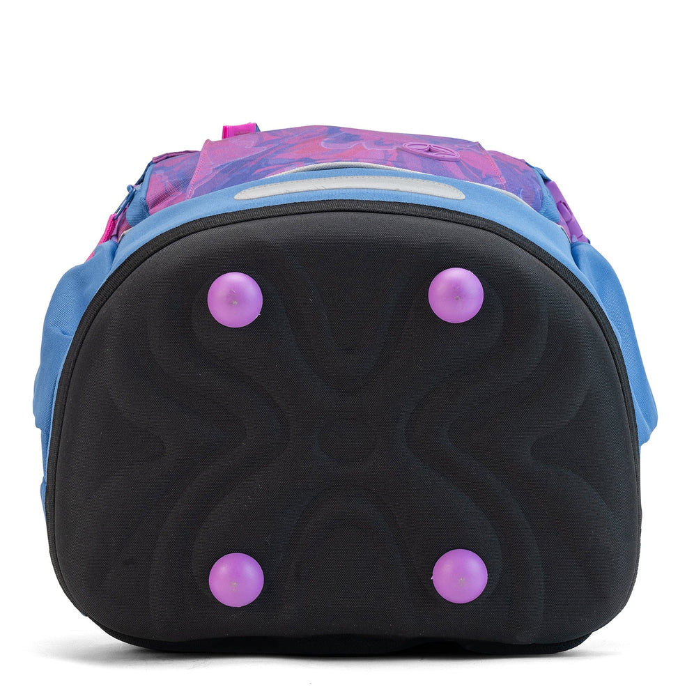 A moulded base with four protective feet and a reflective strip on the Savvy School bag.